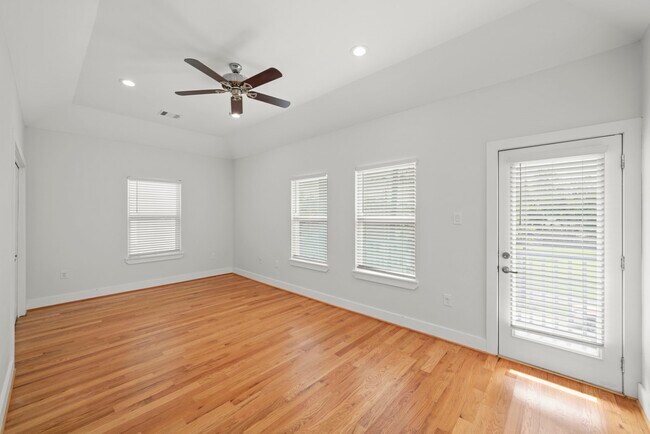 Building Photo - 206 Burr St