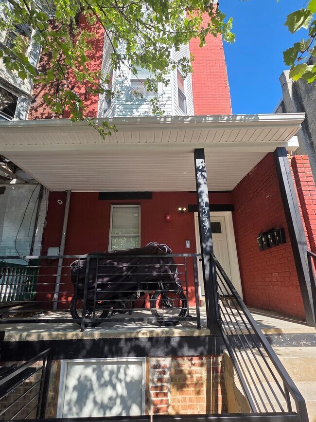 Building Photo - 1237 N 60th St