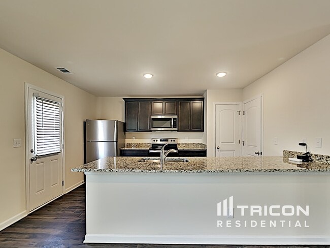 Building Photo - 207 Renwick Dr