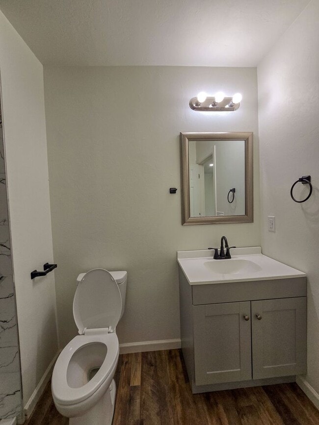 Building Photo - 3 Bedroom, 1 Bath Home in Shawnee!