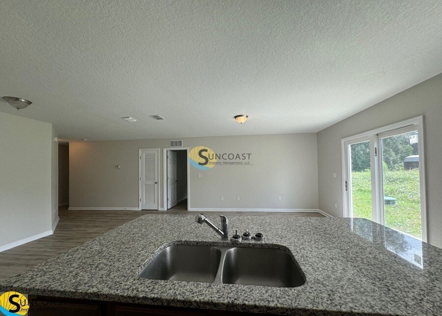 Building Photo - 8138 Ocala Ave