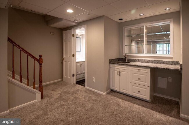 Building Photo - 5620 Queen Anne Ct