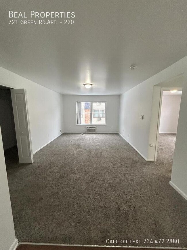 Building Photo - 721 Green Rd