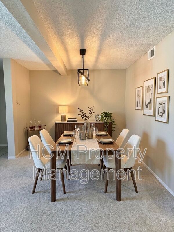 Building Photo - 4852 Cabana Dr