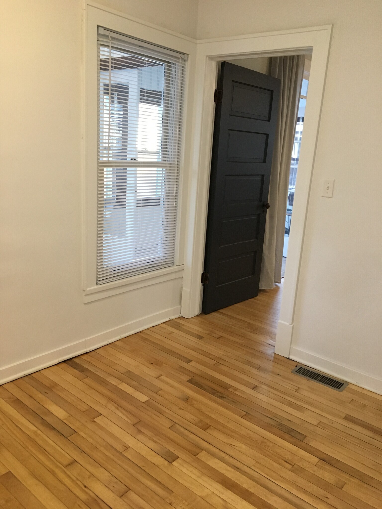 smaller BR - 1711 3rd Ave N