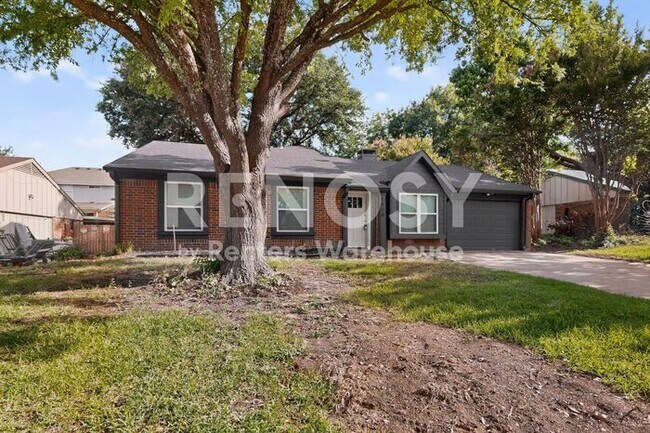 Building Photo - South Arlington Gem
