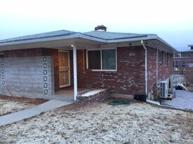 Building Photo - 1440 Hillside Dr