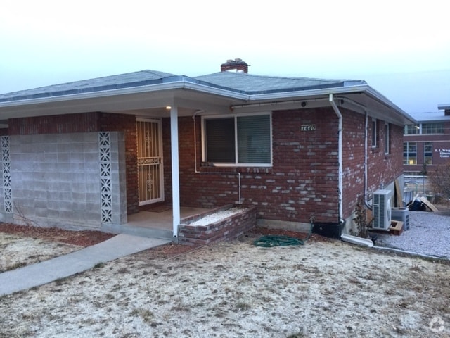 Building Photo - 1440 Hillside Dr