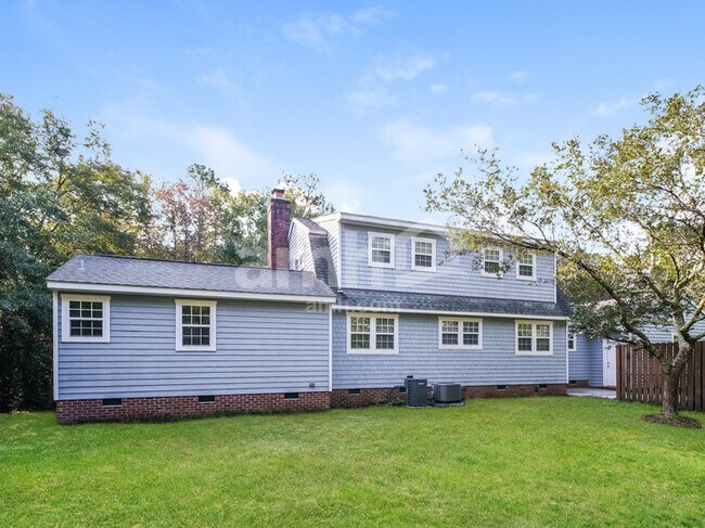 Building Photo - 332 Mendenhall Dr