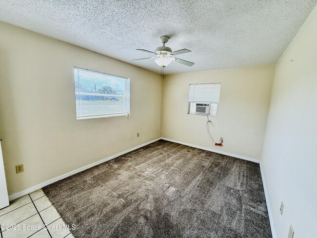 Building Photo - 2245 Dolphin Rd