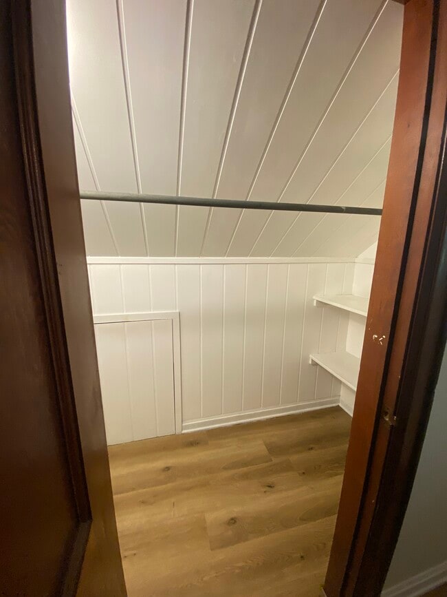 Building Photo - 6903 Buckingham Pl