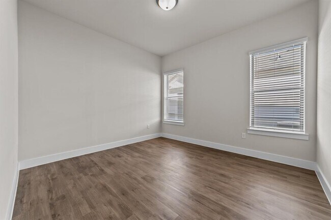 Building Photo - 1109 Saffira-