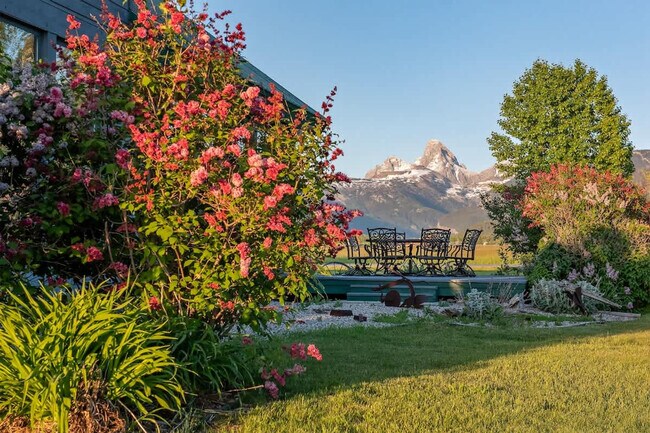 Building Photo - 2862 Grand Teton Rd