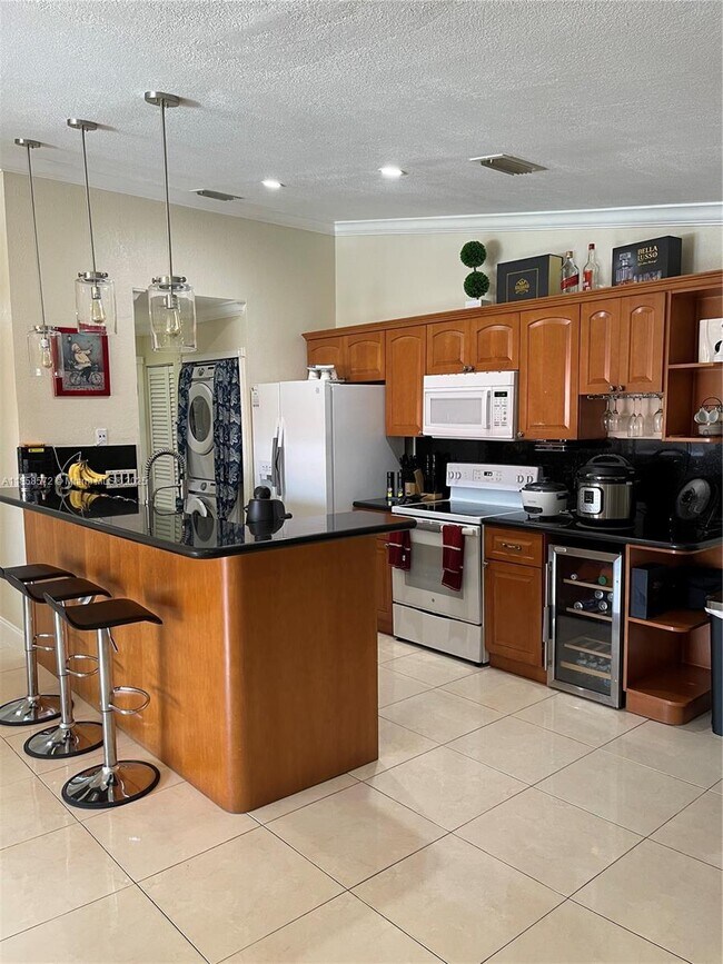 Building Photo - 10650 SW 157th Ct