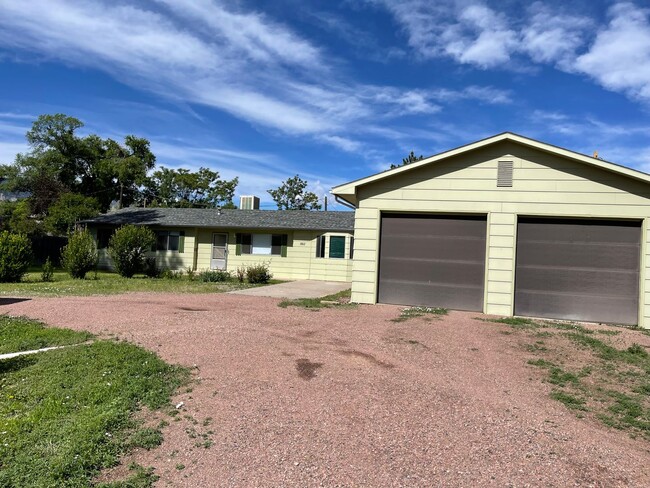 Building Photo - 4 Bedroom Home with Large Shop