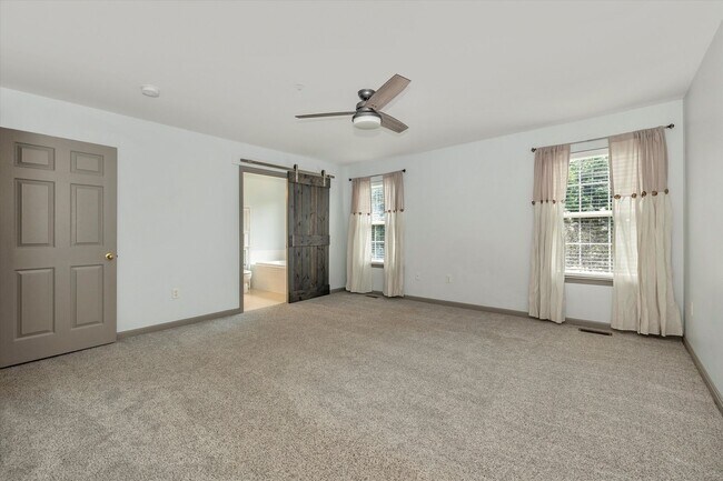 Building Photo - Twin Arch Crossing Rental