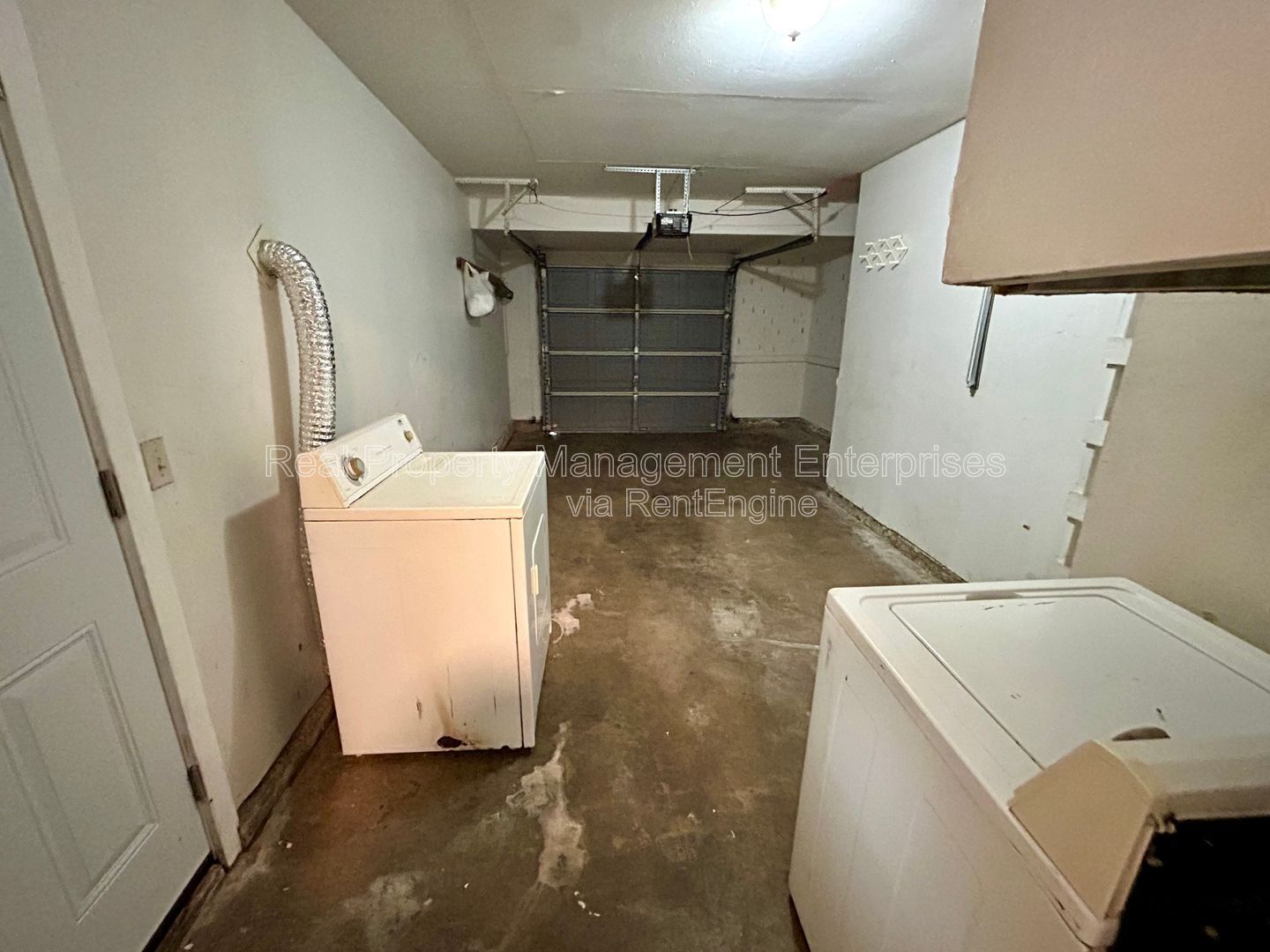 Building Photo - 633 Lotus Ave