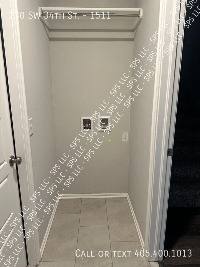 Building Photo - 230 SW 34th St