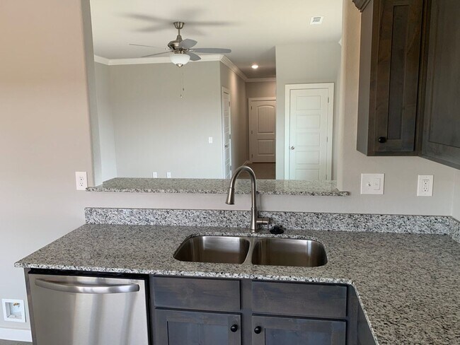 Building Photo - 3- Bedroom, 2-Bath, Double car garage Dupl...