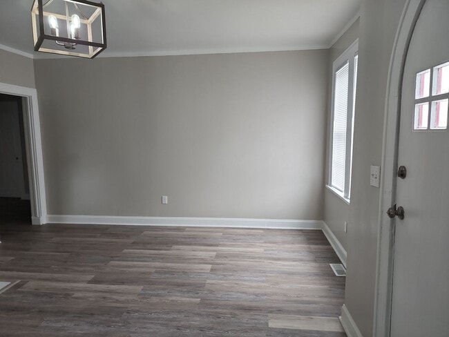 Building Photo - Completely Remodeled Cottage style home fo...