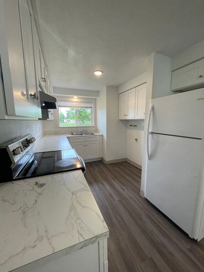 Building Photo - Rent Special: FREE First Full Month's Rent