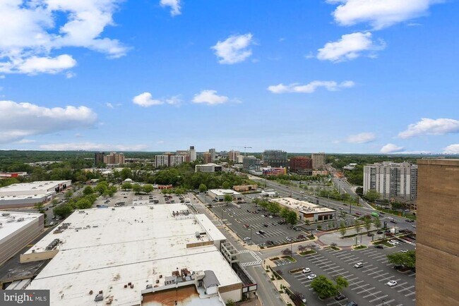 Building Photo - 5750 Bou Ave