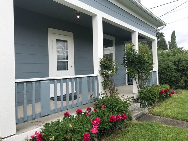 Building Photo - Available Now!! $500 off first month's rent - 2bed, 1 bath house