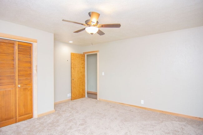 Building Photo - 92 N 2300 W