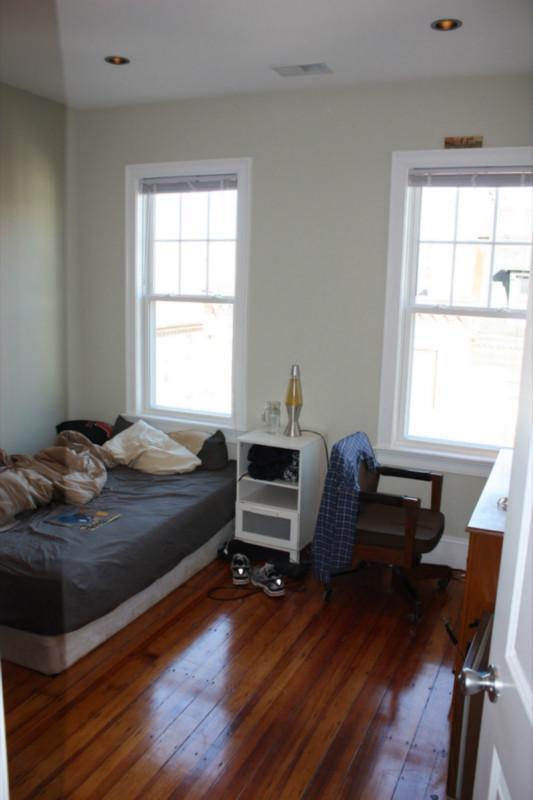 Building Photo - 148 Hillside St