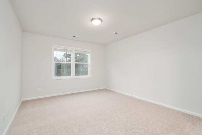 Building Photo - PET FRIENDLY - ENCLOSED FENCE In beautiful Graniteville!  Free Rent promo with qualified lease!!
