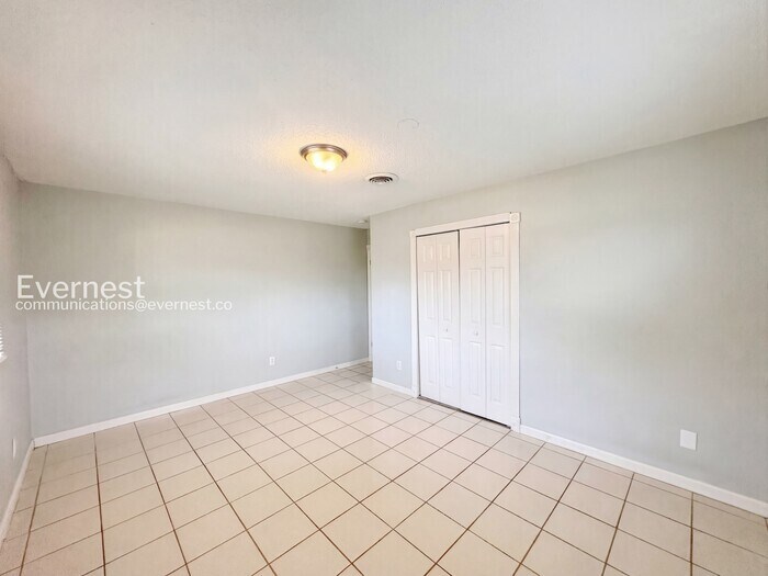 Building Photo - 742 Park Manor Dr