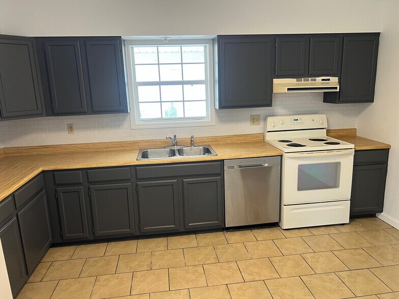 Building Photo - 111 Paint Rock Ferry Rd