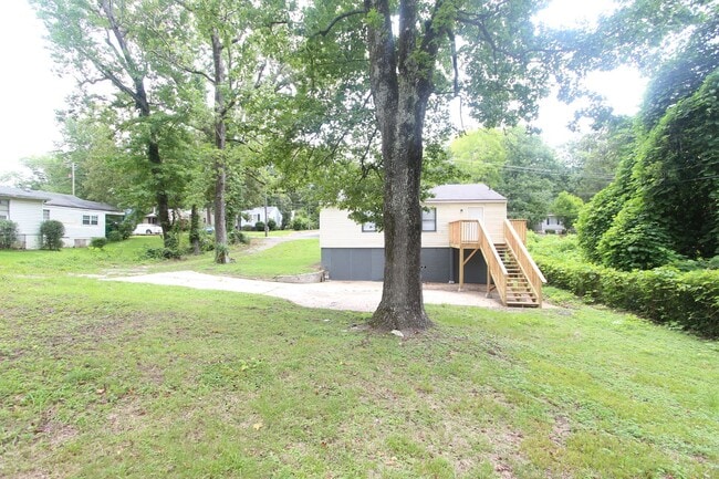Building Photo - New On The Market! Totally Renovated! Chec...