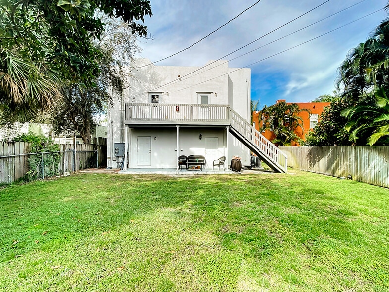 Large Back Yard - 518 Biscayne Dr