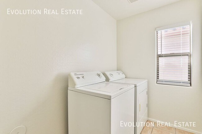 Building Photo - 4616 E Laurel Ct