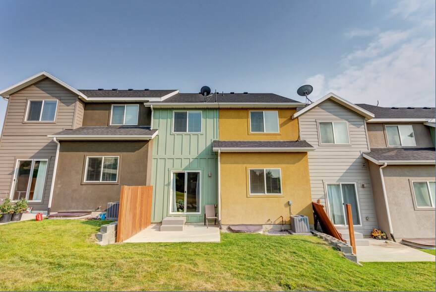 Building Photo - 4299 N Cresthaven Ln