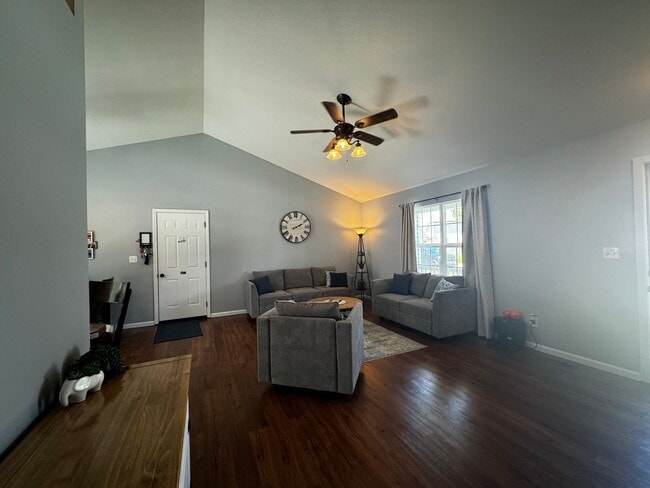 Building Photo - Charming 3-Bedroom, 3-Bathroom Home with V...
