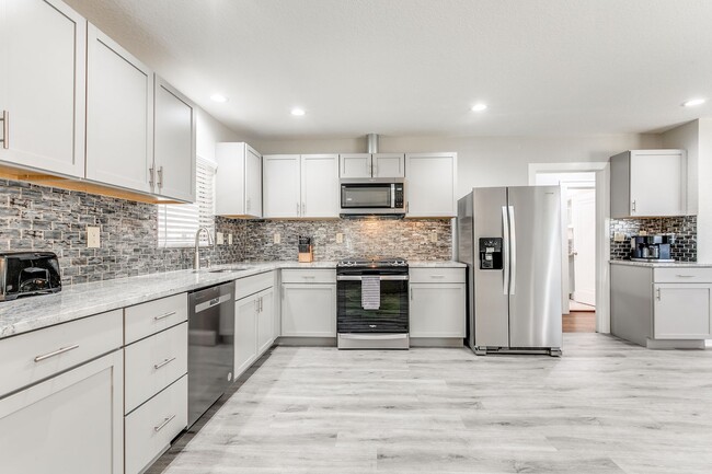 Building Photo - 3 Bedroom/2 Bath Los Angeles Heights Subdi...
