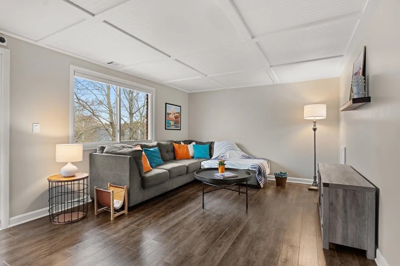 Building Photo - 478 Seabury