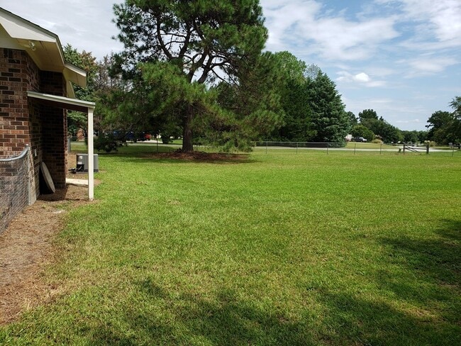 Building Photo - 5050 Queen Chapel Rd