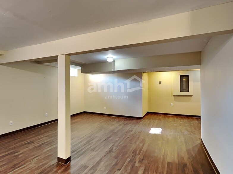 Building Photo - 3297 Draycott Ct