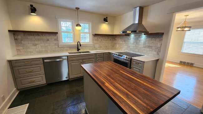 Building Photo - Stunning 4-Bedroom Home with Attached Gara...