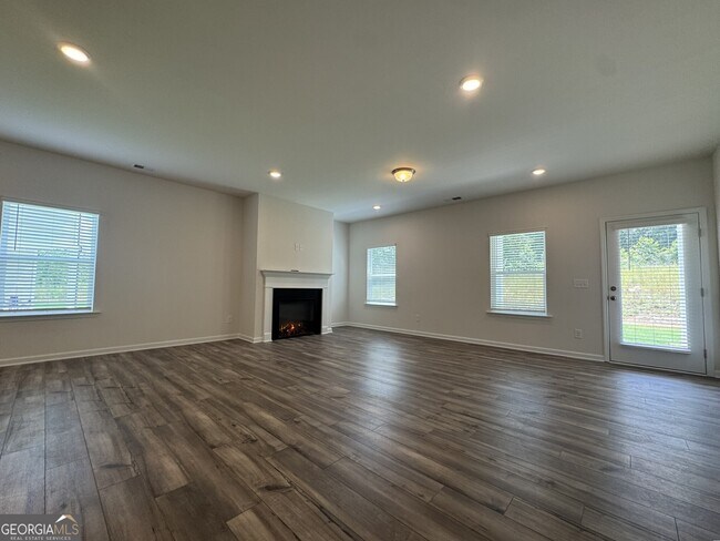 Building Photo - 129 Sycamore Ln