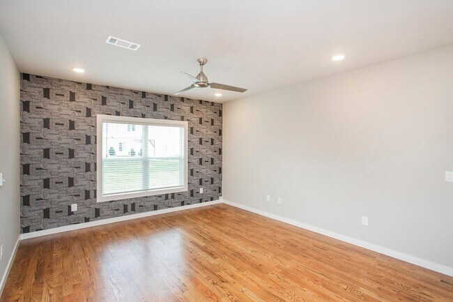 Building Photo - 3637 Hydes Ferry Rd