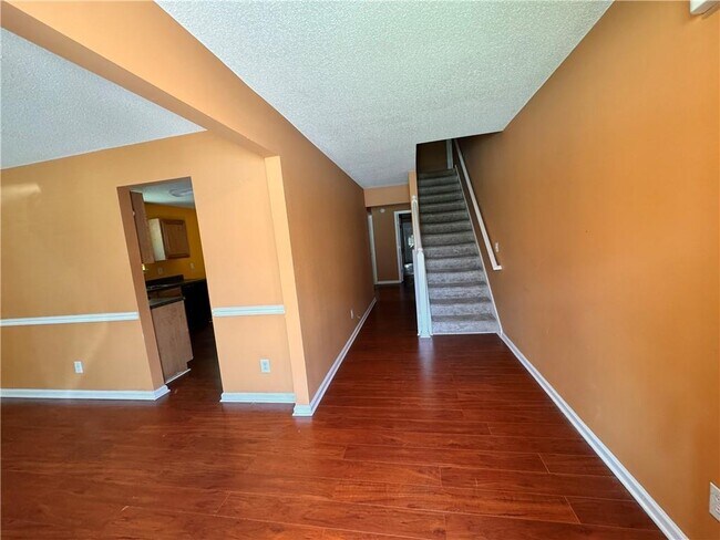 Building Photo - 1373 Alice Ave