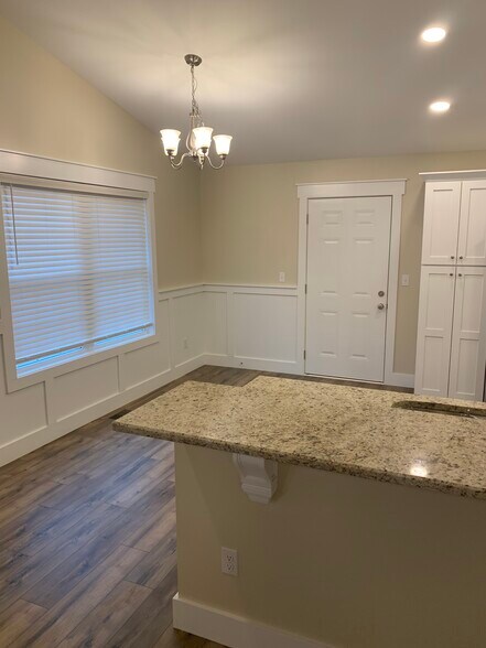 Building Photo - 1566 Thurman Rd