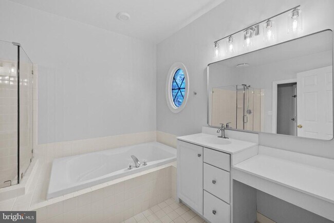 Building Photo - 271 Murtha St