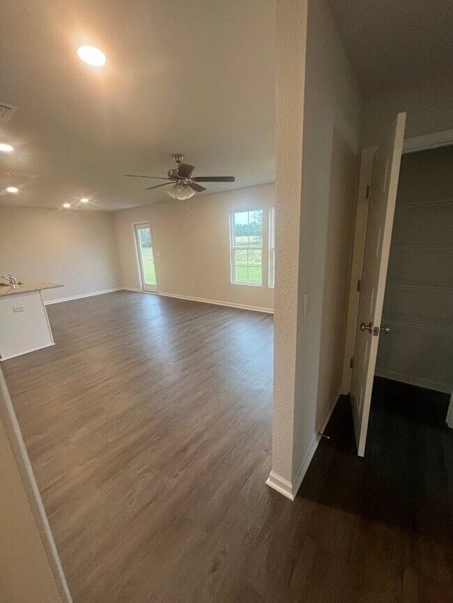 Building Photo - Stonebrooke S/D