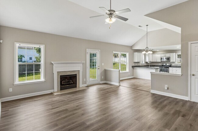 Building Photo - 2601 Danbury Cir