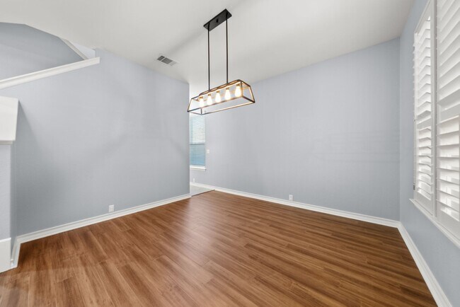 Building Photo - Amazing Pool. stunning 5bed, 3bath, 3Car G...